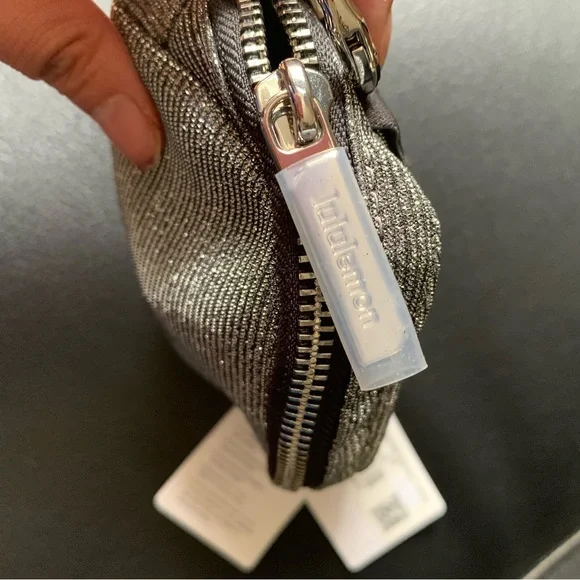 Lululemon Everywhere Belt Bag Nano Glitter - Picture 3 of 4